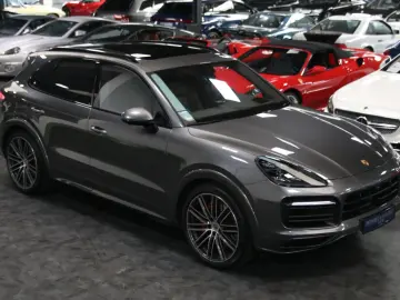 PORSCHE Cayenne GTS