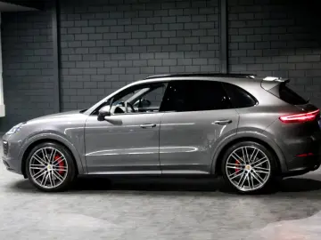 PORSCHE Cayenne GTS