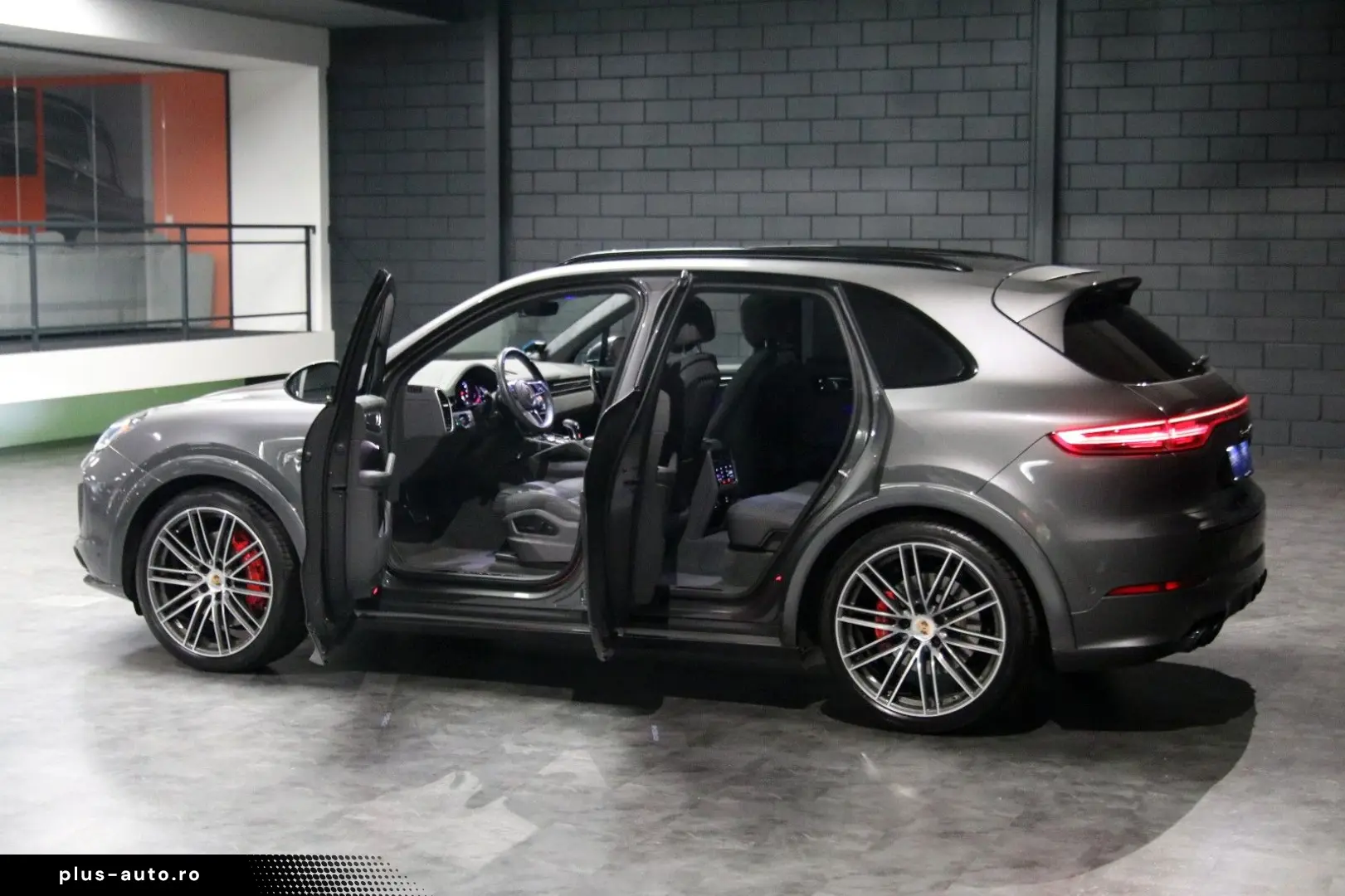 PORSCHE Cayenne GTS