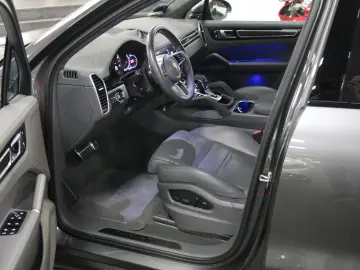 PORSCHE Cayenne GTS