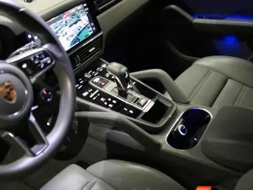PORSCHE Cayenne GTS