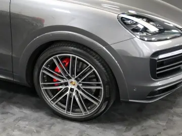 PORSCHE Cayenne GTS