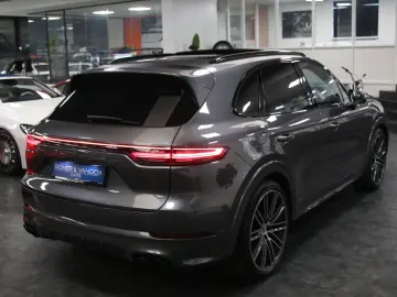 PORSCHE Cayenne GTS