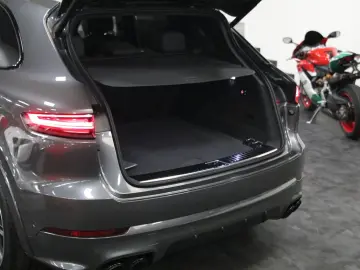 PORSCHE Cayenne GTS