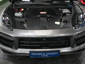 PORSCHE Cayenne GTS