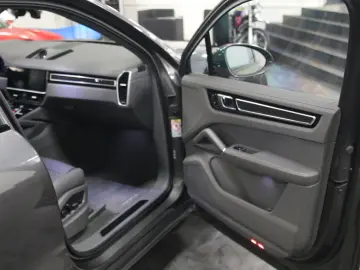 PORSCHE Cayenne GTS