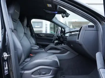 PORSCHE Cayenne Coupe Turbo GT