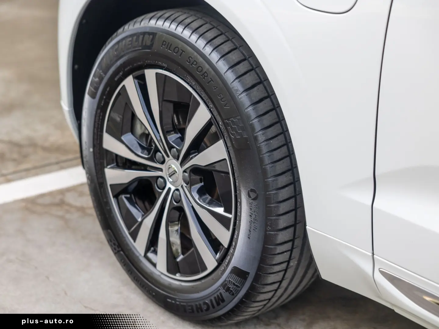 VOLVO XC60 Core T6 Recharge Plug-In Hybrid AWD