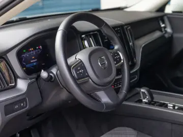 VOLVO XC60 Core T6 Recharge Plug-In Hybrid AWD