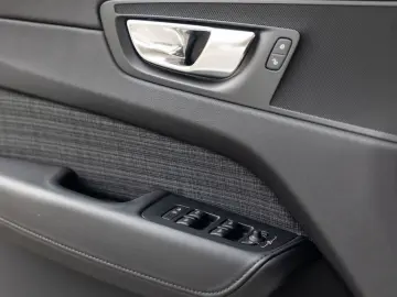 VOLVO XC60 Core T6 Recharge Plug-In Hybrid AWD