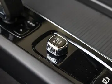 VOLVO XC60 Core T6 Recharge Plug-In Hybrid AWD