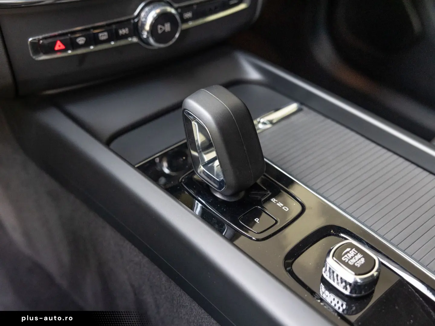 VOLVO XC60 Core T6 Recharge Plug-In Hybrid AWD