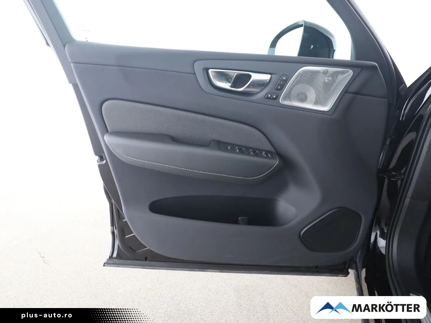 VOLVO XC60 T6 AWD Ultra Black Edition