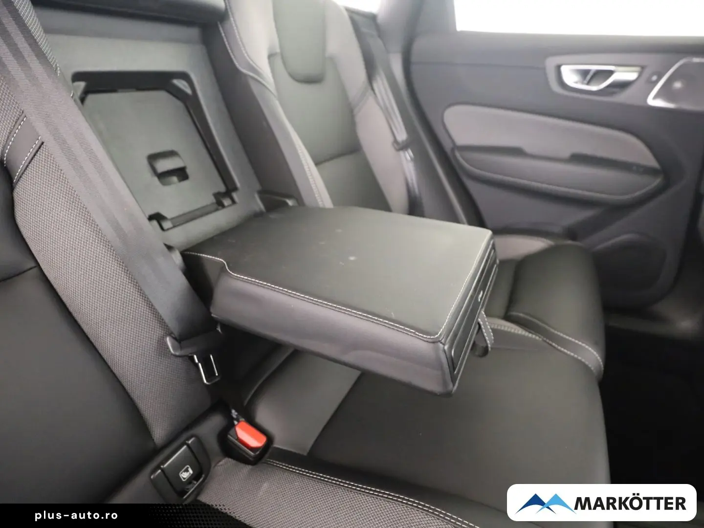 VOLVO XC60 T6 AWD Ultra Black Edition