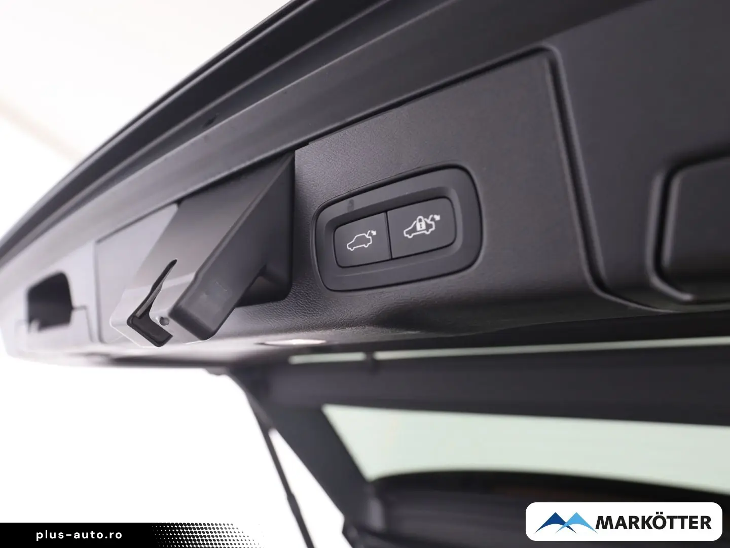 VOLVO XC60 T6 AWD Ultra Black Edition