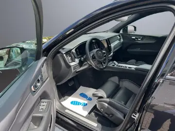 VOLVO XC60 Plus Black Edition T6 AWD