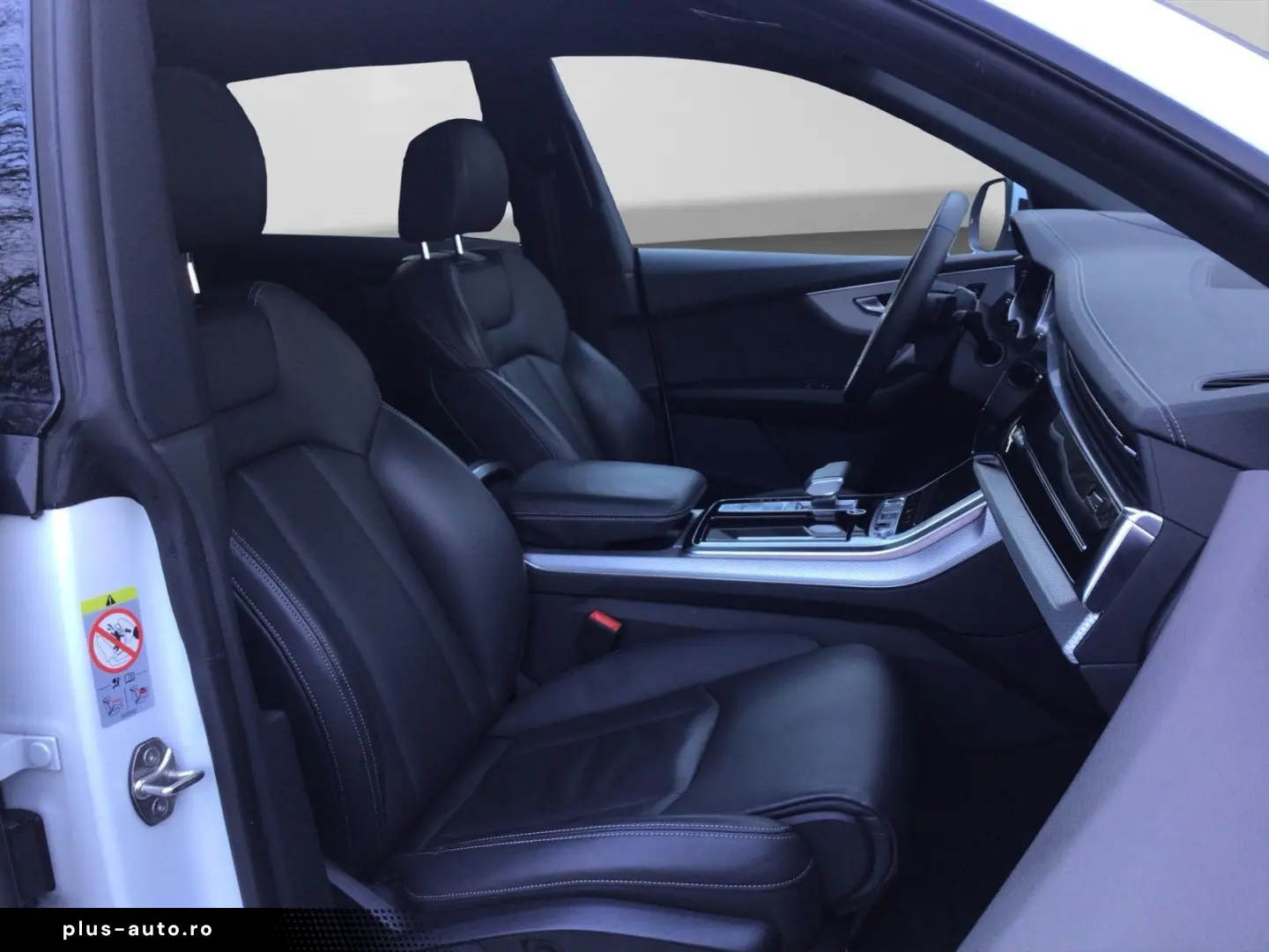 AUDI Q8 55 TFSIe Q S LINE PANO LEDER LM21 AHK