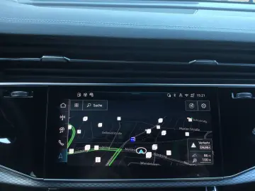 AUDI Q8 55 TFSIe Q S LINE PANO LEDER LM21 AHK