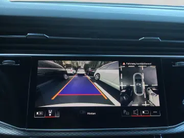 AUDI Q8 55 TFSIe Q S LINE PANO LEDER LM21 AHK