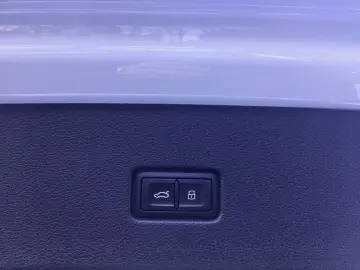 AUDI Q8 55 TFSIe Q S LINE PANO LEDER LM21 AHK