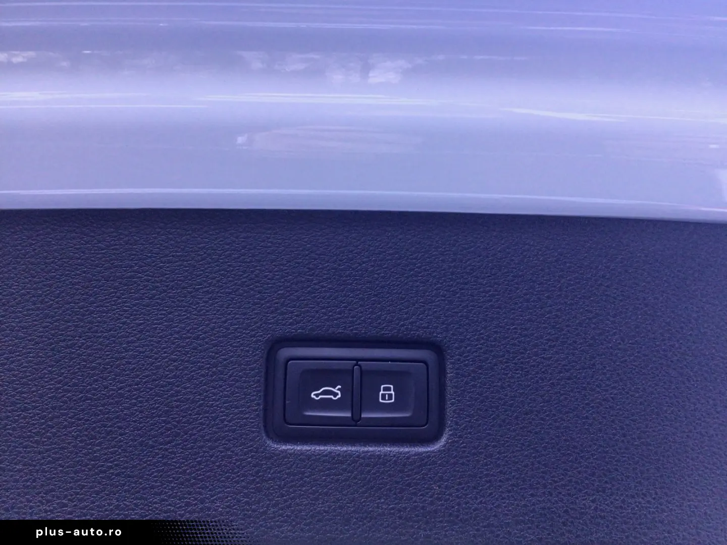 AUDI Q8 55 TFSIe Q S LINE PANO LEDER LM21 AHK