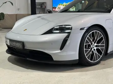 PORSCHE Taycan  Pano BOSE ACC Chrono Luft Apple Leder