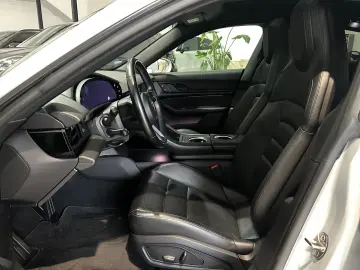 PORSCHE Taycan  Pano BOSE ACC Chrono Luft Apple Leder