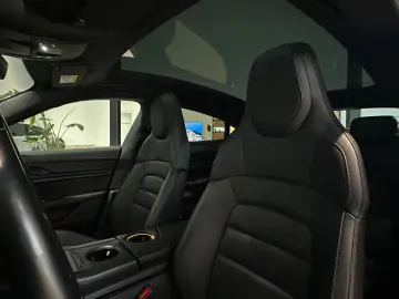 PORSCHE Taycan  Pano BOSE ACC Chrono Luft Apple Leder
