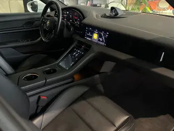 PORSCHE Taycan  Pano BOSE ACC Chrono Luft Apple Leder