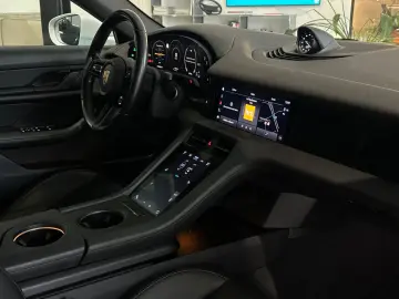 PORSCHE Taycan  Pano BOSE ACC Chrono Luft Apple Leder