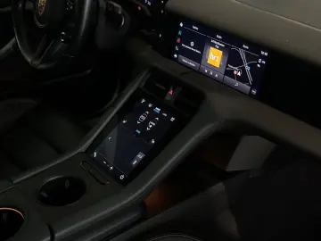 PORSCHE Taycan  Pano BOSE ACC Chrono Luft Apple Leder