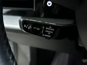 PORSCHE Taycan  Pano BOSE ACC Chrono Luft Apple Leder