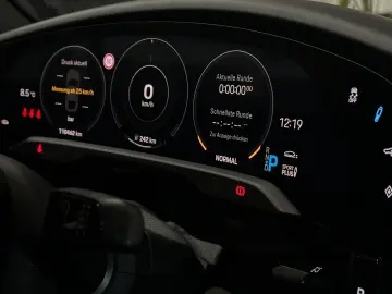 PORSCHE Taycan  Pano BOSE ACC Chrono Luft Apple Leder