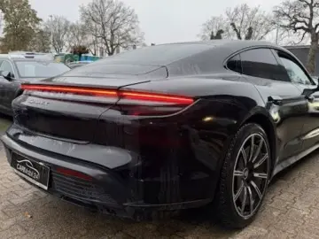 PORSCHE Taycan 4S Bose HUD Vierradlenk. Matrix Bose