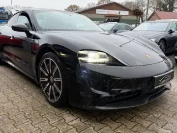 PORSCHE Taycan 4S Bose HUD Vierradlenk. Matrix Bose