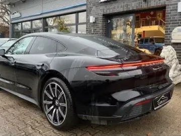 PORSCHE Taycan 4S Bose HUD Vierradlenk. Matrix Bose