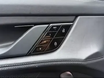 PORSCHE Taycan 4S Bose HUD Vierradlenk. Matrix Bose