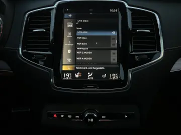 VOLVO XC90 B5 AWD R-DESIGN AHK NAVI LED