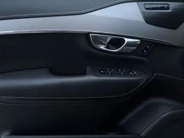 VOLVO XC90 B5 AWD R-DESIGN AHK NAVI LED