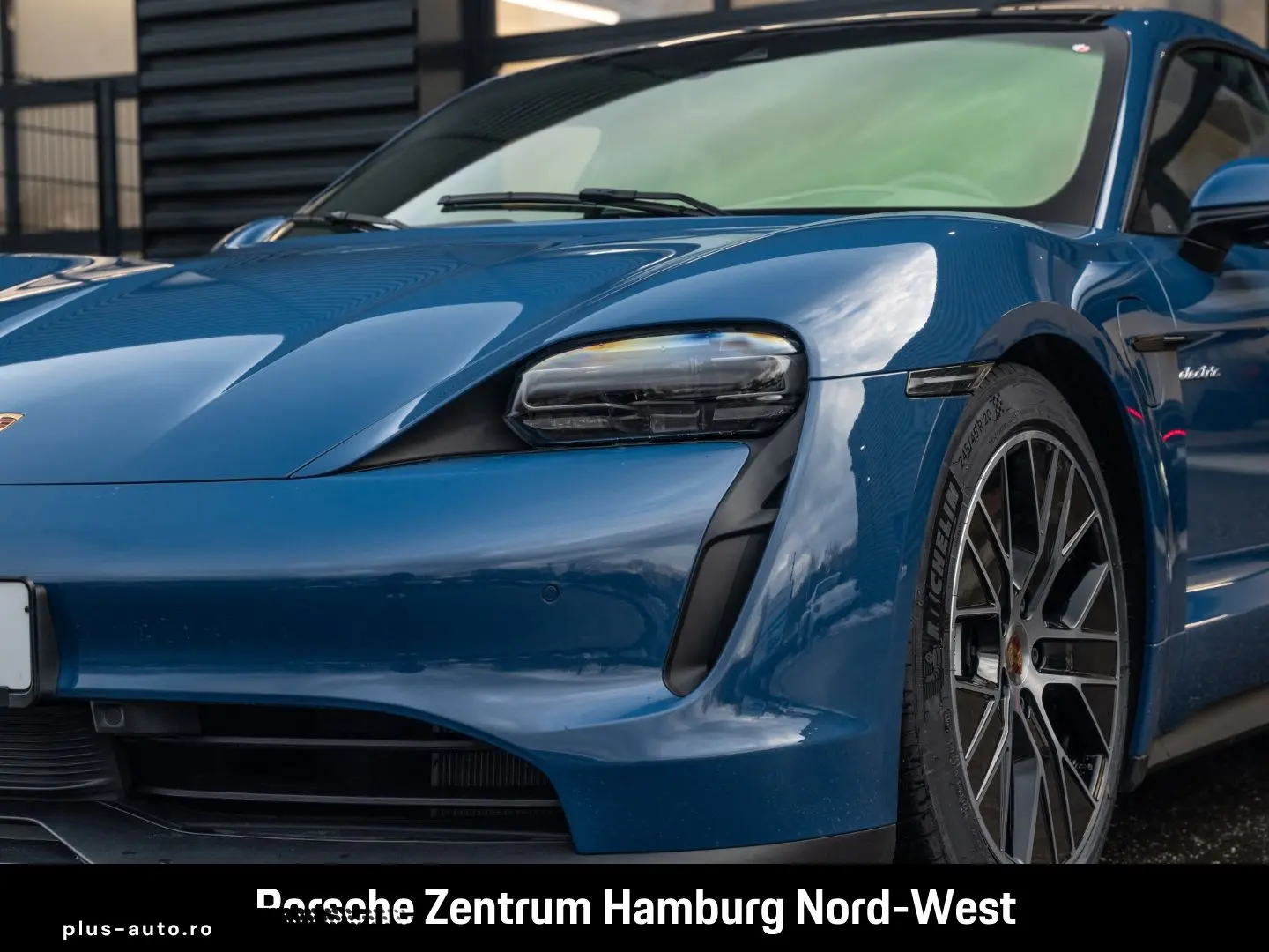 PORSCHE Taycan BOSE PASM Head-Up Panorama PDLS Plus