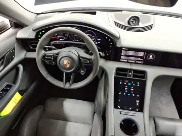 PORSCHE Taycan 4S Performancebatterie Plus PTV