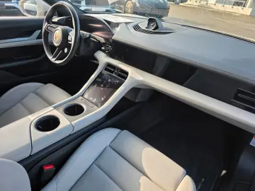 PORSCHE Taycan Sport Chrono Inno Drive LED Sport Sound