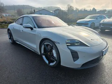 PORSCHE Taycan Sport Chrono Inno Drive LED Sport Sound