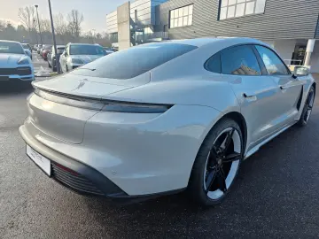 PORSCHE Taycan Sport Chrono Inno Drive LED Sport Sound