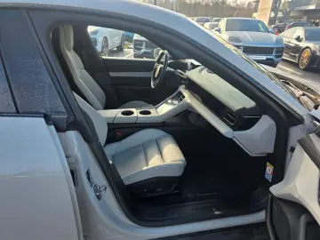 PORSCHE Taycan Sport Chrono Inno Drive LED Sport Sound