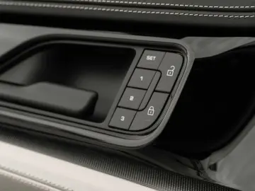 PORSCHE PANAMERA Hybri Facelift 2nd Display Sportexhaust