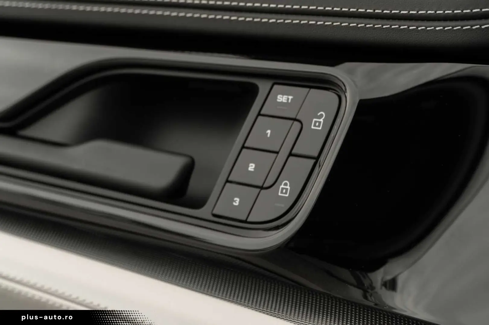 PORSCHE PANAMERA Hybri Facelift 2nd Display Sportexhaust