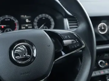 SKODA Kodiaq 1.5 TSI Ambition NAVI RFK SHZ 17