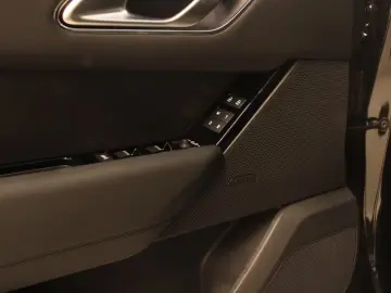 Land Rover Range Rover Velar 2.0 D200 S AWD Black Pack