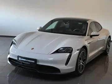 PORSCHE Taycan Performancebatterie PASM Pano HUD ACC 20